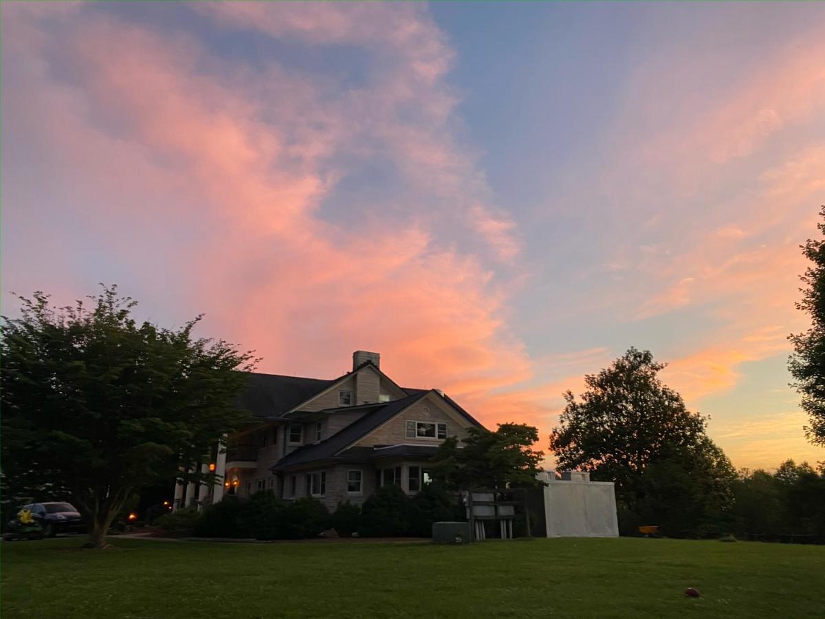 Skylaranna Resort & Spa ヘンダーソンビル エクステリア 写真